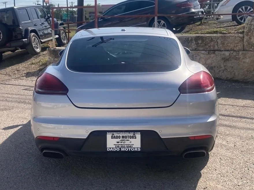 2016 Porsche Panamera 4 photo 1