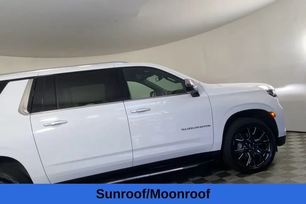 2023 Chevrolet Suburban Premier photo 1