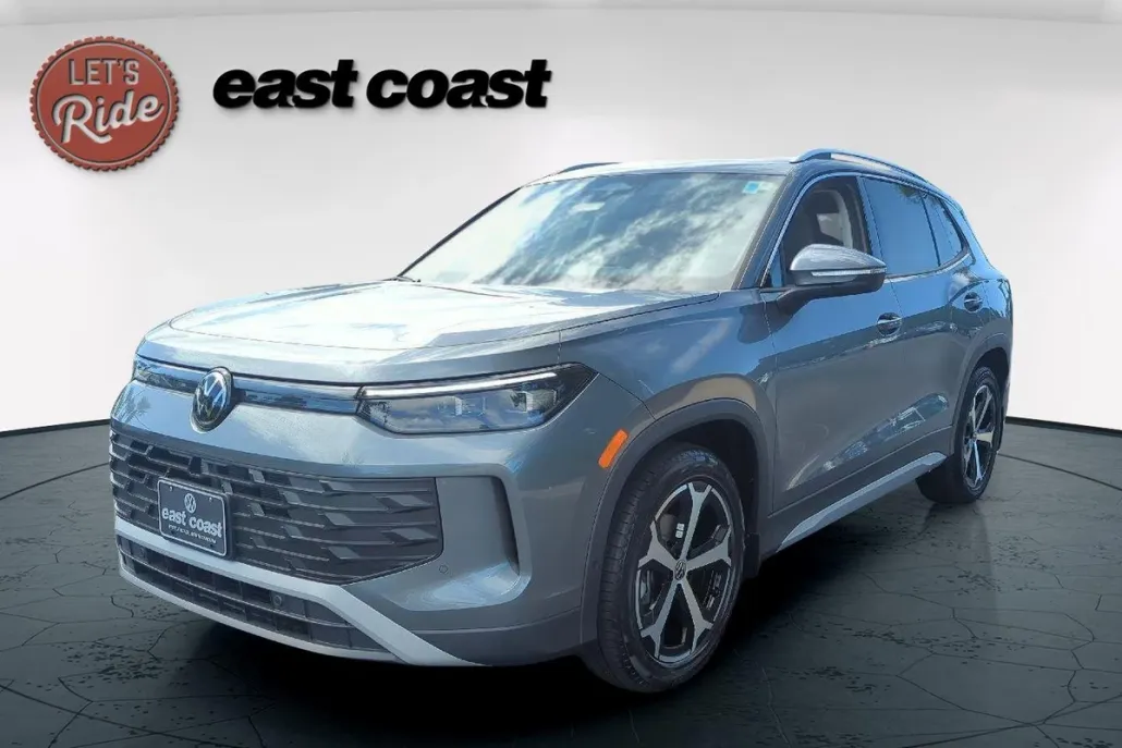 2025 Volkswagen Tiguan SE photo 1