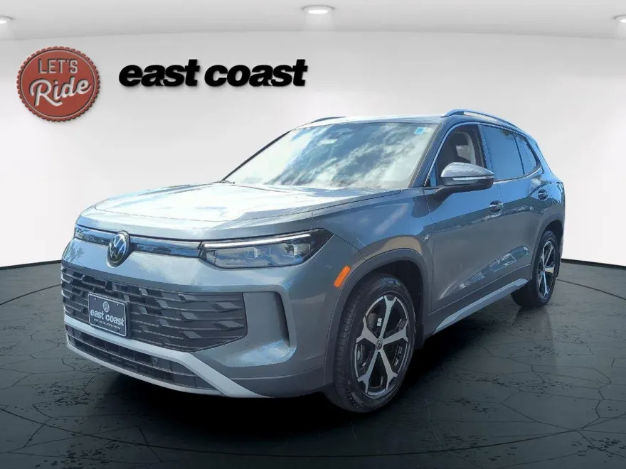 2025 Volkswagen Tiguan SE photo 1