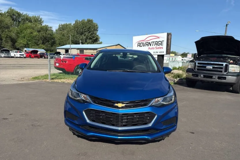 2017 Chevrolet Cruze LT photo 1