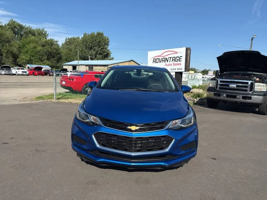 2017 Chevrolet Cruze LT photo 1