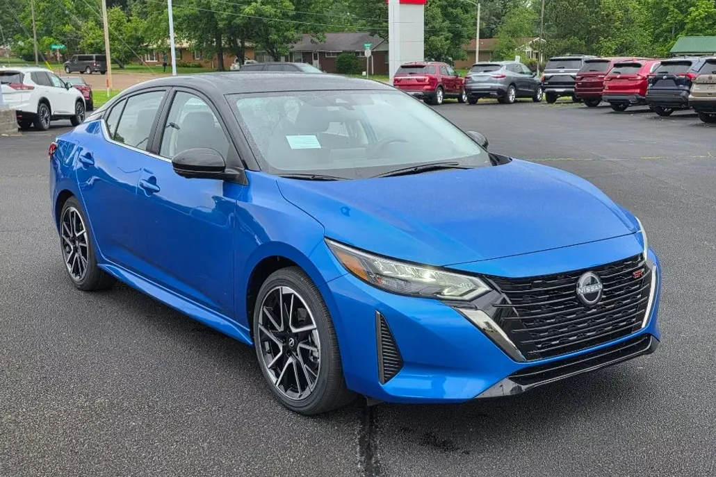 2025 Nissan Sentra SR photo 1