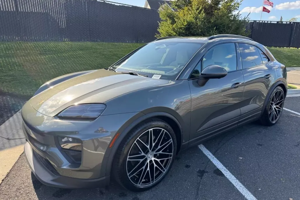 2024 Porsche Macan 4 Electric photo 1