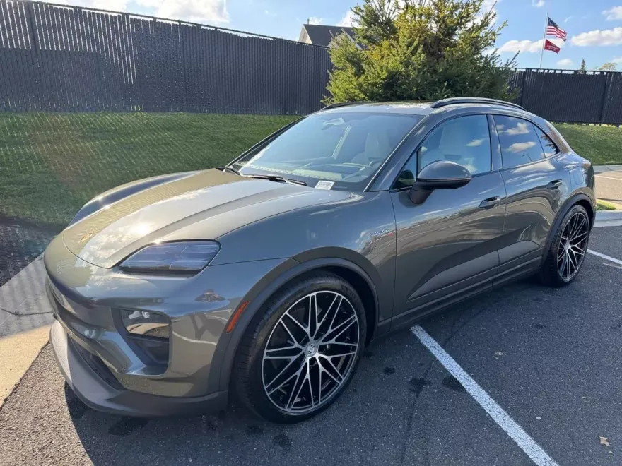 2024 Porsche Macan 4 Electric photo 1