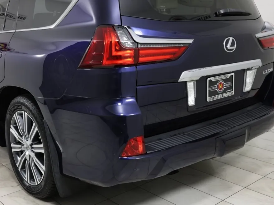 2017 Lexus LX 570 photo 41