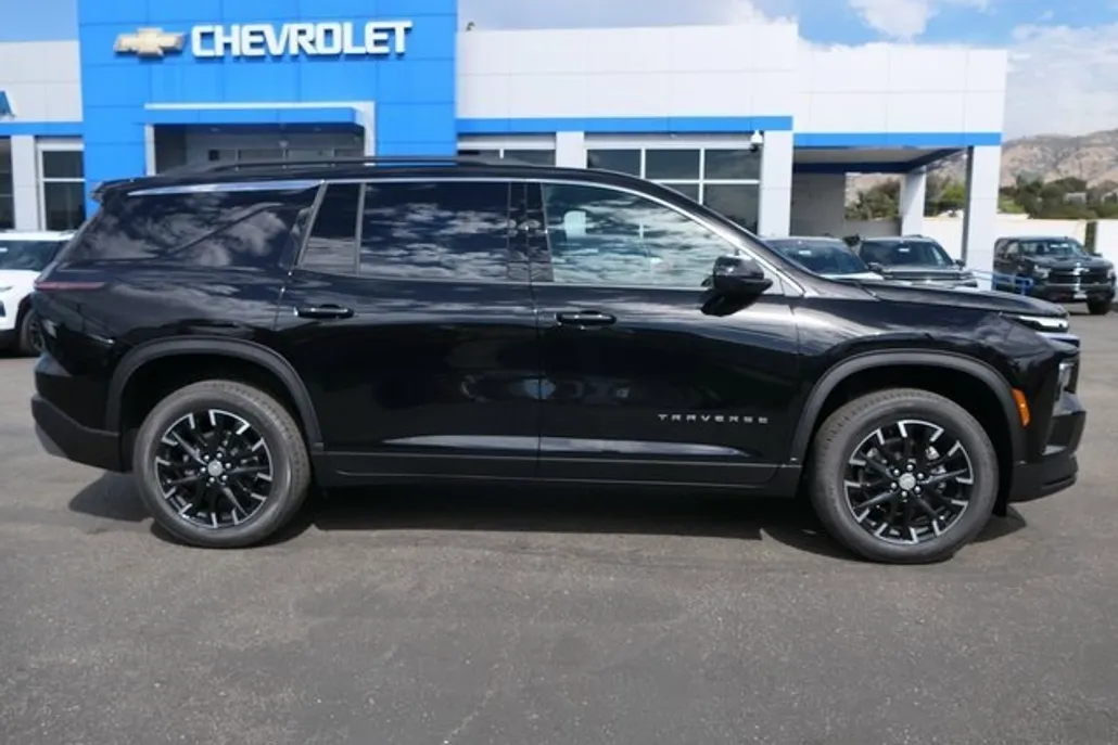 2026 Chevrolet Traverse photo 1