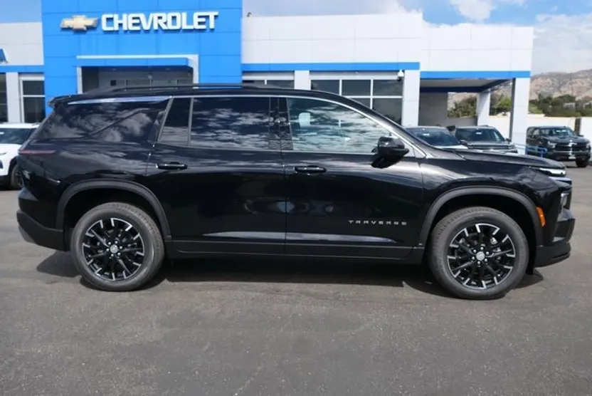 2026 Chevrolet Traverse photo 1