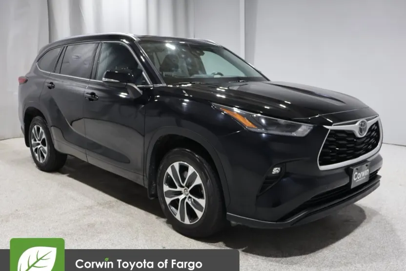 2021 Toyota Highlander XLE photo 1