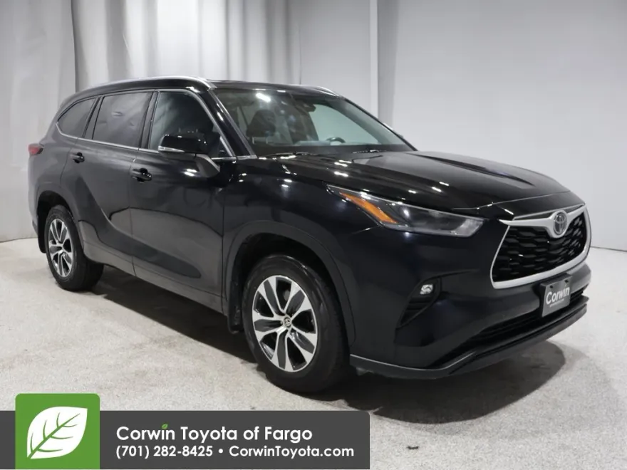 2021 Toyota Highlander XLE photo 1