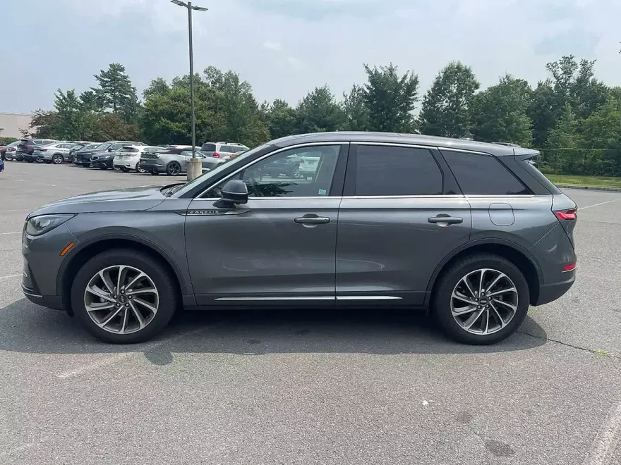 2023 Lincoln Corsair Standard photo 1