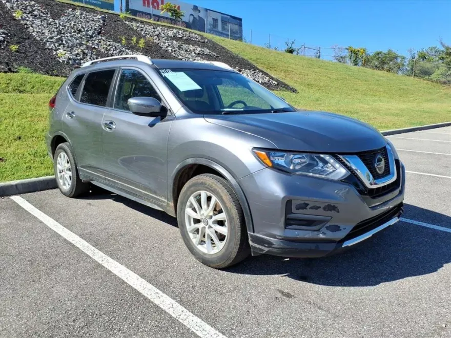 2018 Nissan Rogue SV photo 1