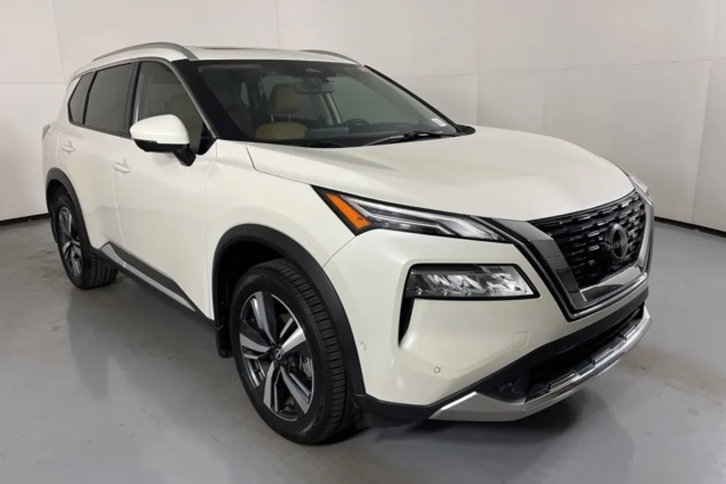 2022 Nissan Rogue Platinum photo 1
