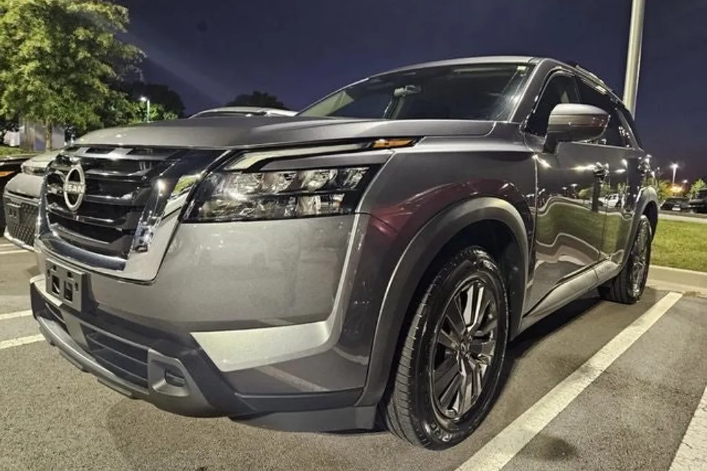 2024 Nissan Pathfinder SV photo 1