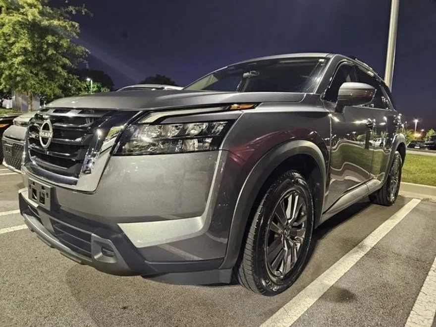 2024 Nissan Pathfinder SV photo 1