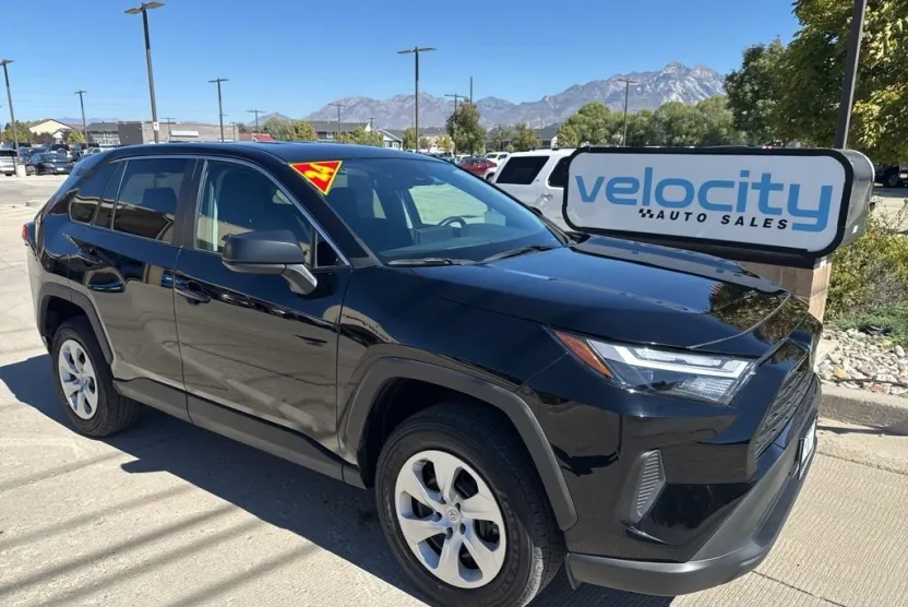 2024 Toyota RAV4 LE photo 1