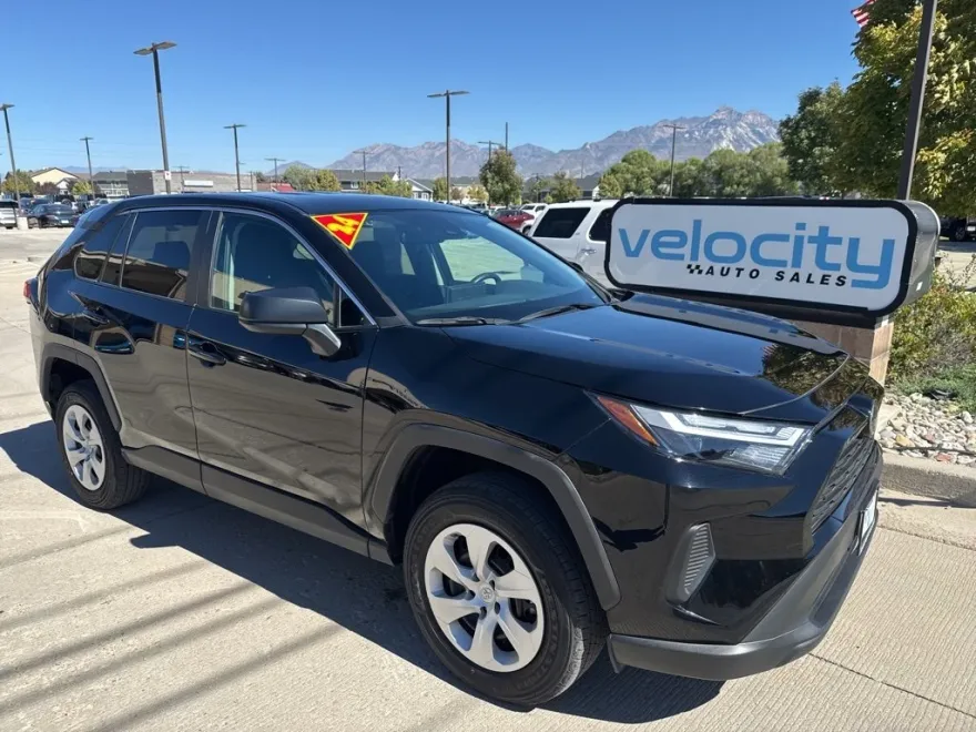 2024 Toyota RAV4 LE photo 1