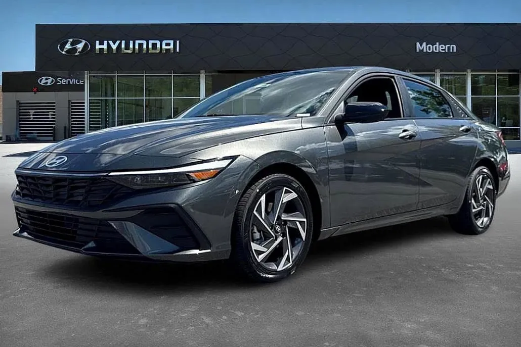 2025 Hyundai Elantra SEL Sport photo 1