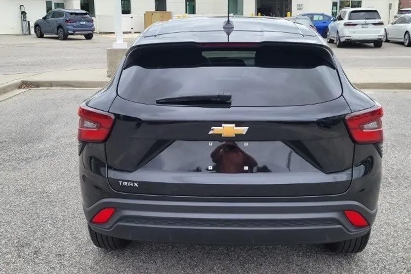 2025 Chevrolet Trax LS photo 1