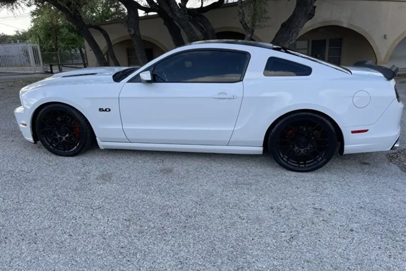 2014 Ford Mustang GT photo 1