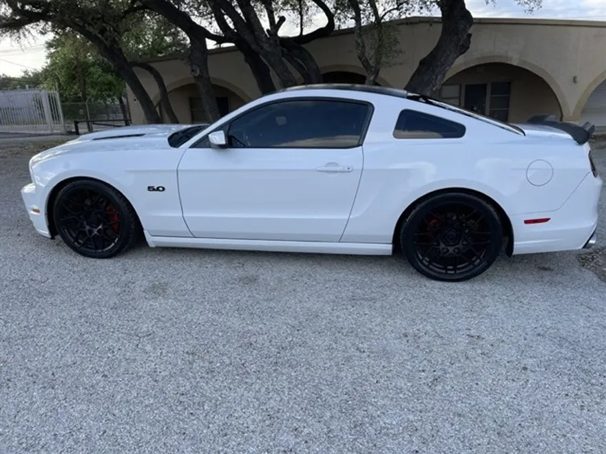 2014 Ford Mustang GT photo 1
