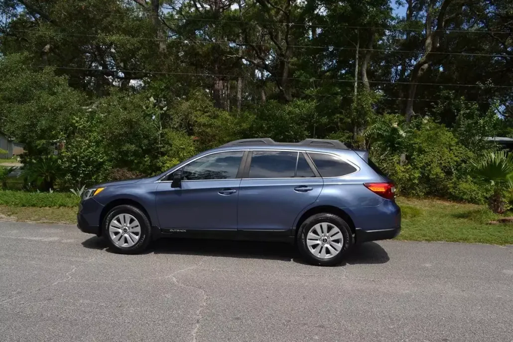 2017 Subaru Outback 2.5i Premium photo 1
