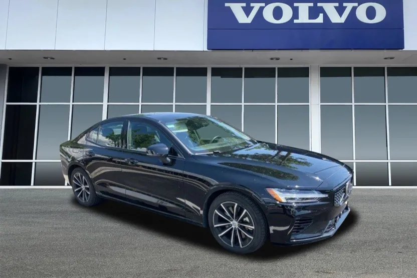 2023 Volvo S60 Recharge T8 Plus photo 1