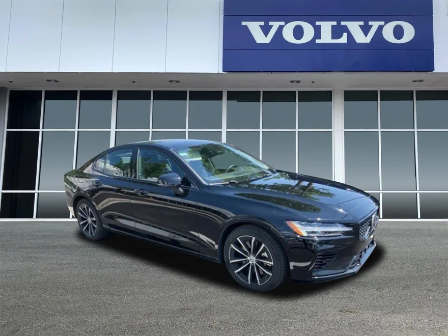 2023 Volvo S60 Recharge T8 Plus photo 1