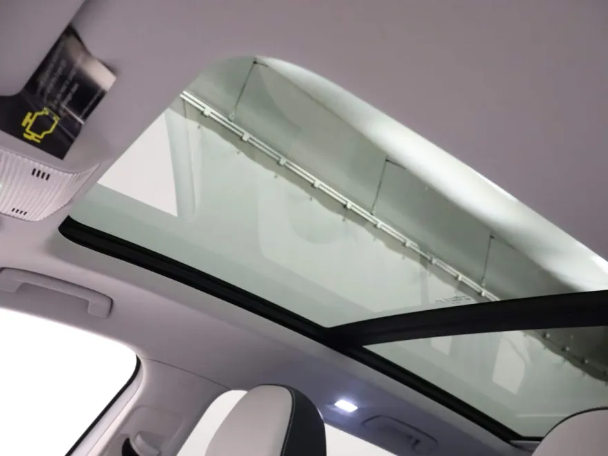 2025 Volkswagen Tiguan SE photo 1