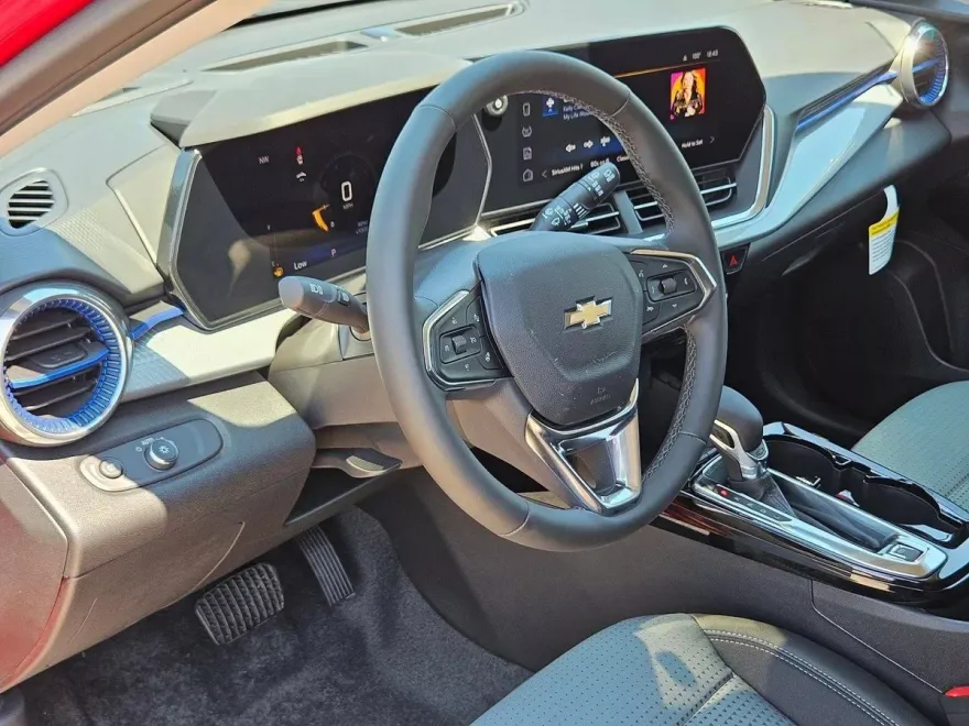 2026 Chevrolet Trax LT photo 1