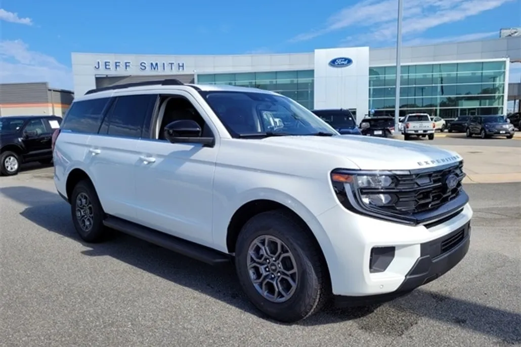 2025 Ford Expedition photo 1