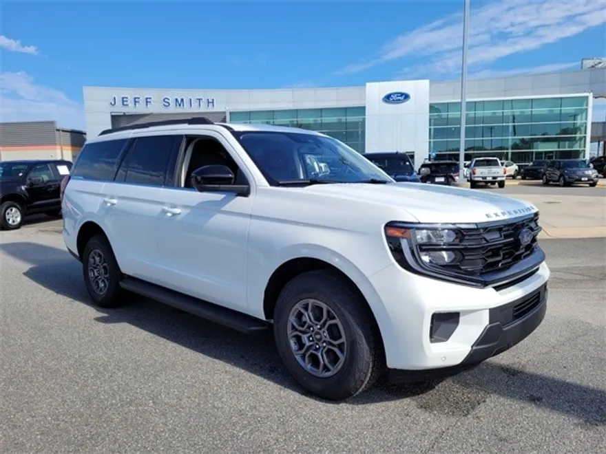 2025 Ford Expedition photo 1