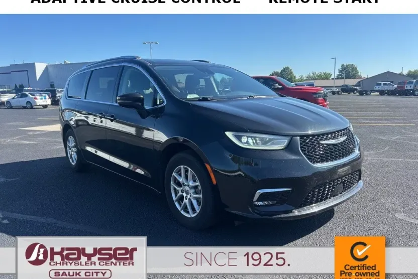 2021 Chrysler Pacifica Touring L photo 1