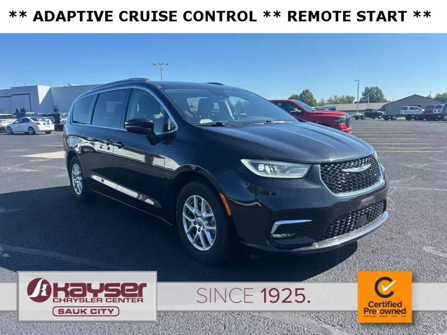 2021 Chrysler Pacifica Touring L photo 1