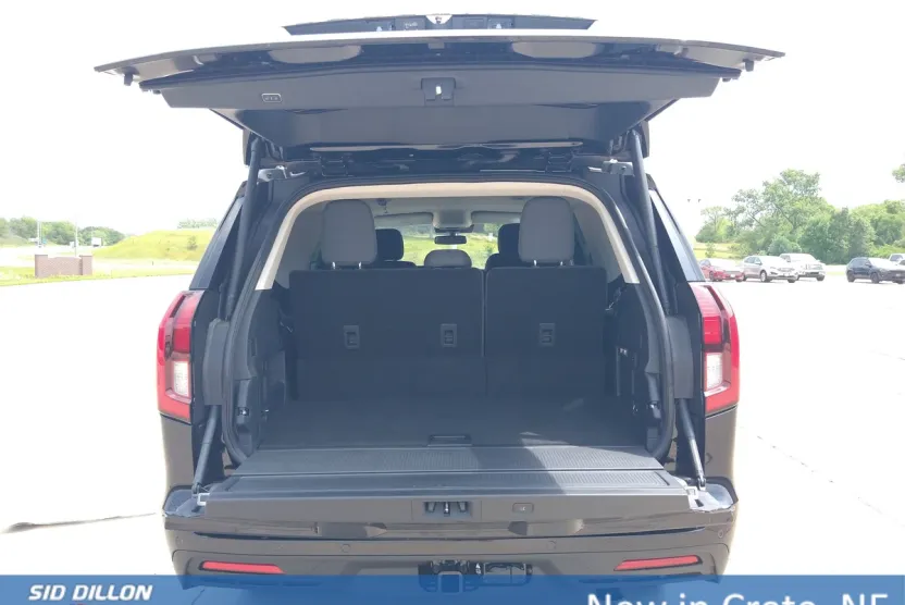 2025 Ford Expedition photo 1