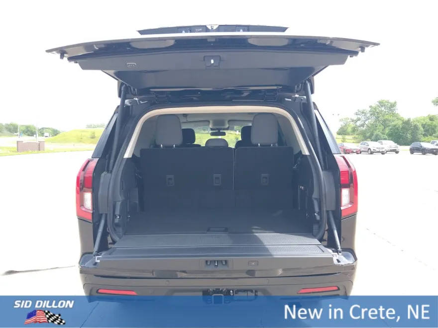 2025 Ford Expedition photo 1