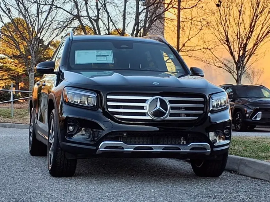 2025 Mercedes Benz GLB 250 4MATIC photo 1