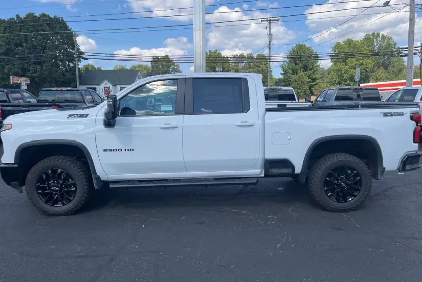 2025 Chevrolet Silverado 2500HD LT photo 1