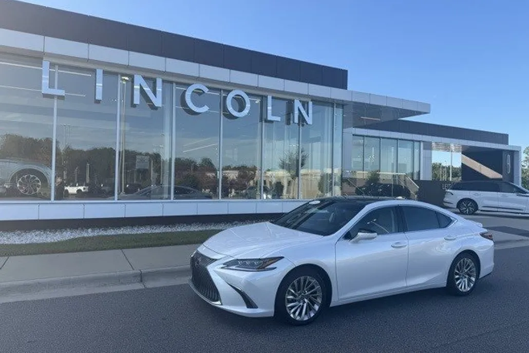 2021 Lexus ES 350 Ultra Luxury photo 1