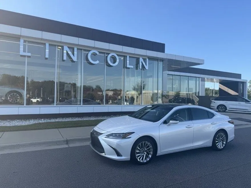 2021 Lexus ES 350 Ultra Luxury photo 1
