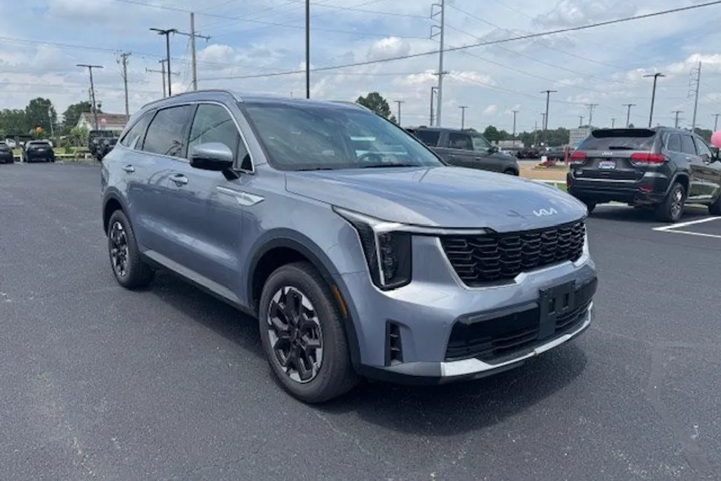 2024 Kia Sorento S photo 1