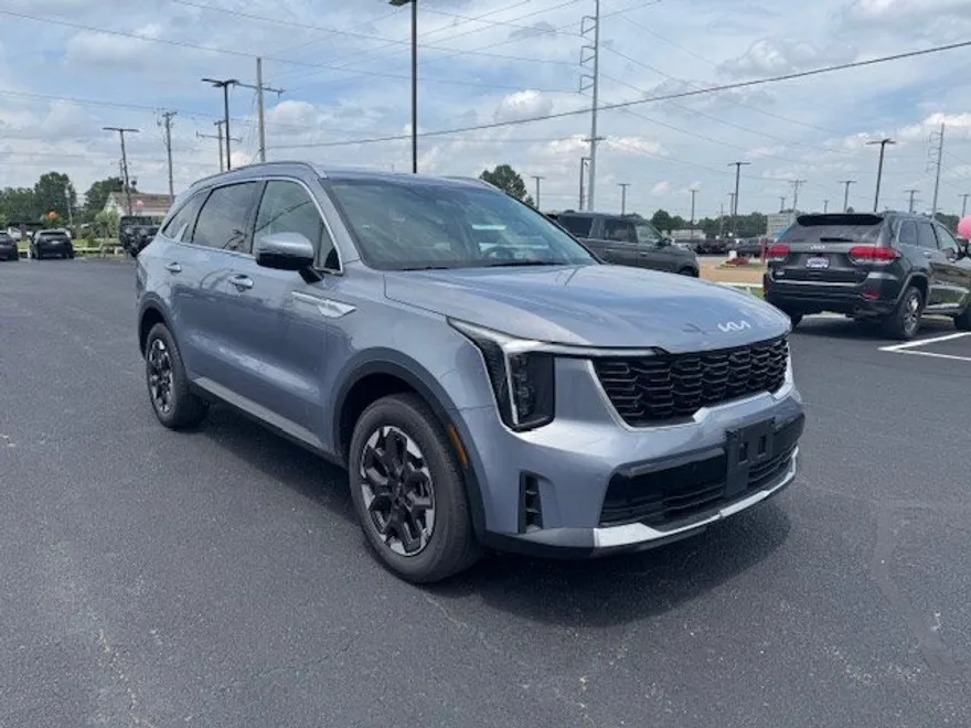 2024 Kia Sorento S photo 1