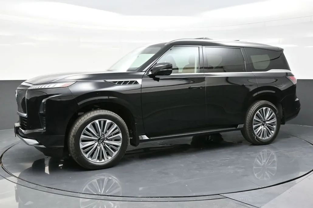 2025 Infiniti QX80 Luxe photo 1