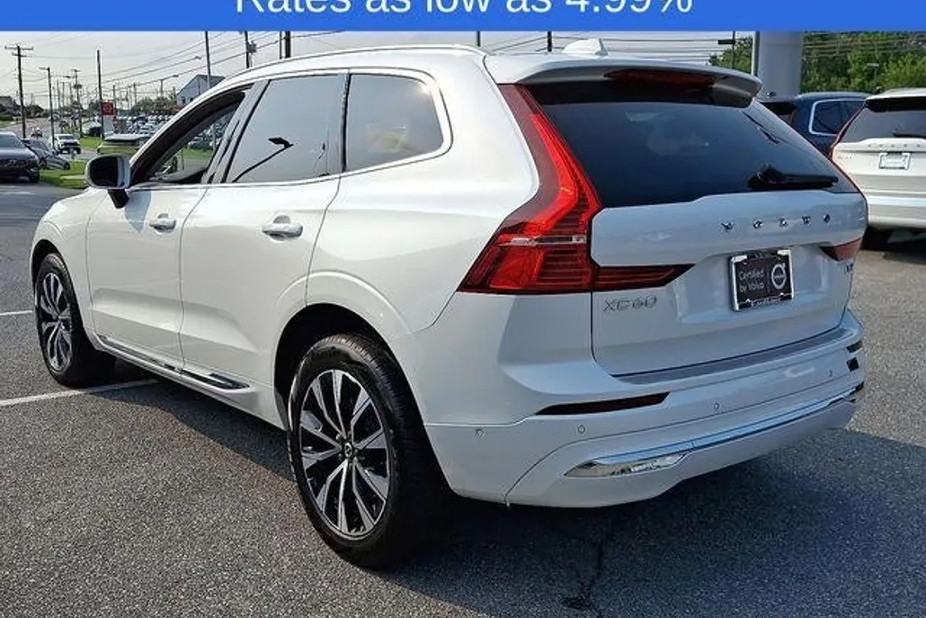 2023 Volvo XC60 B5 Plus photo 1