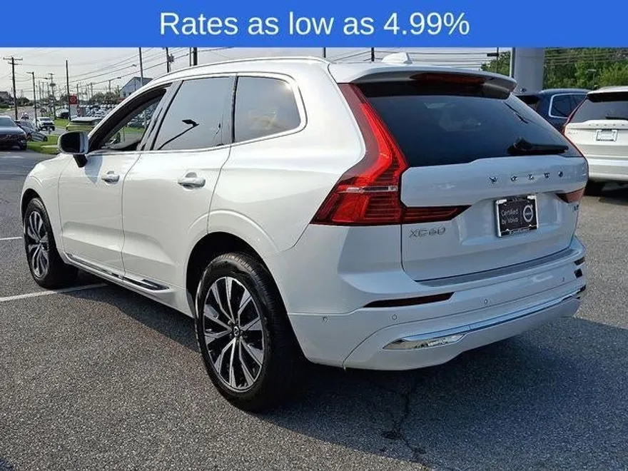2023 Volvo XC60 B5 Plus photo 1