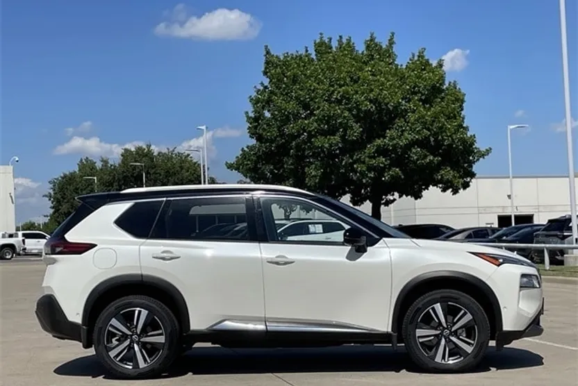 2022 Nissan Rogue SL photo 1