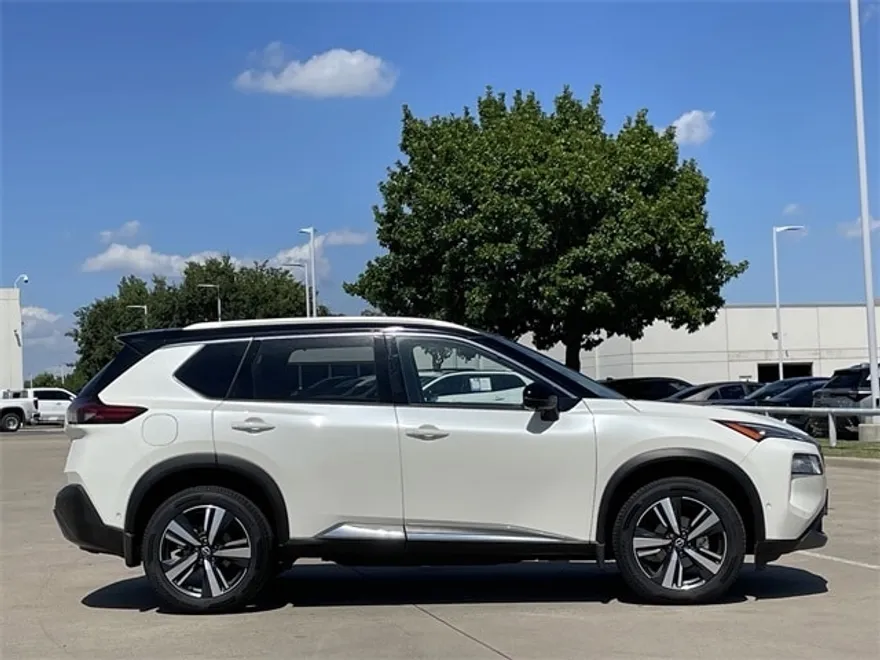 2022 Nissan Rogue SL photo 1