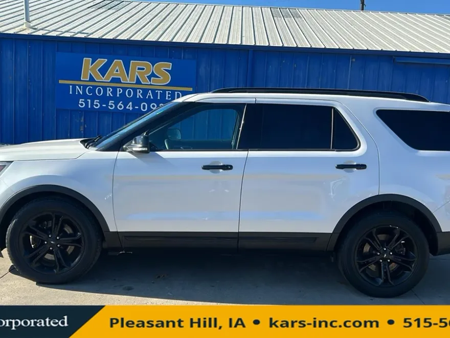 2016 Ford Explorer Sport photo 1