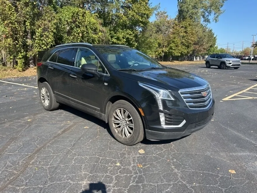 2018 Cadillac XT5 Luxury photo 2