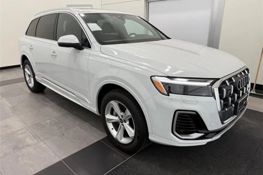 2025 Audi Q7 55 Premium photo 1